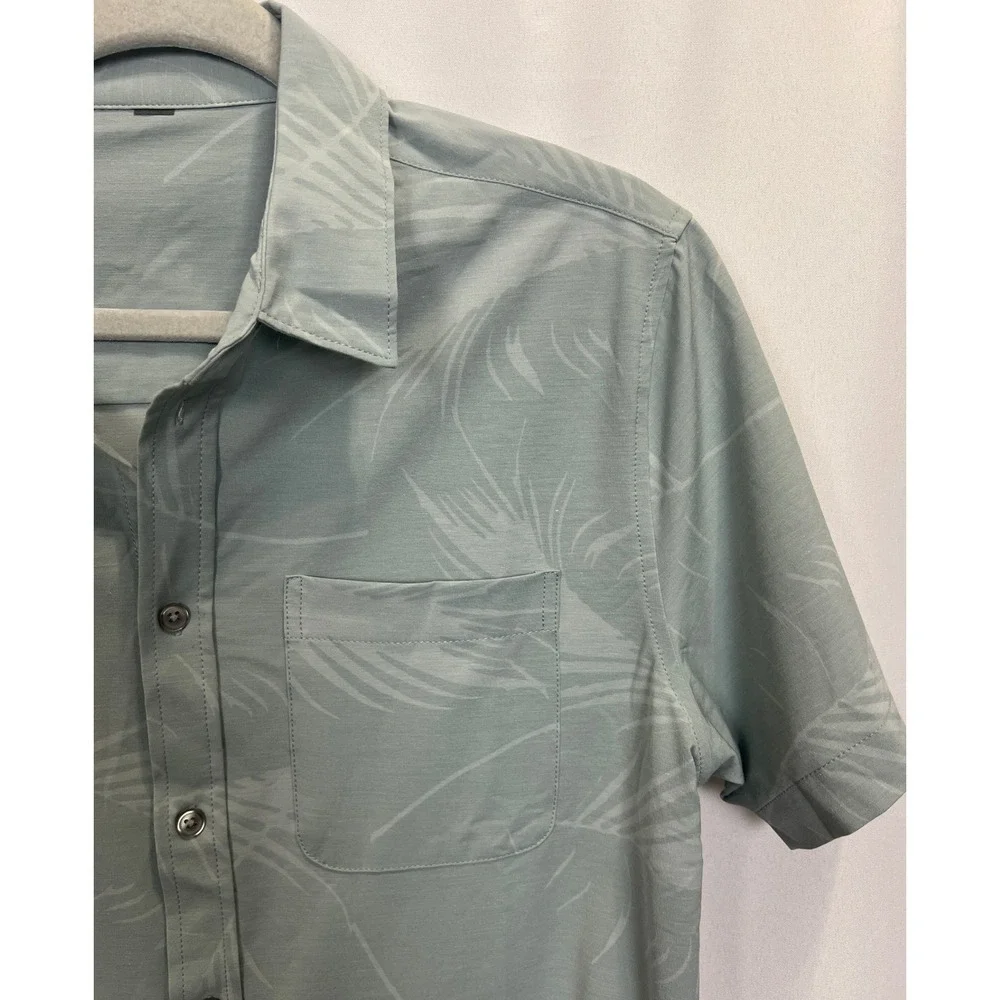 Vuori Mens Short Sleeve Button Up Shirt Sage Green Palm Print Stretch Top